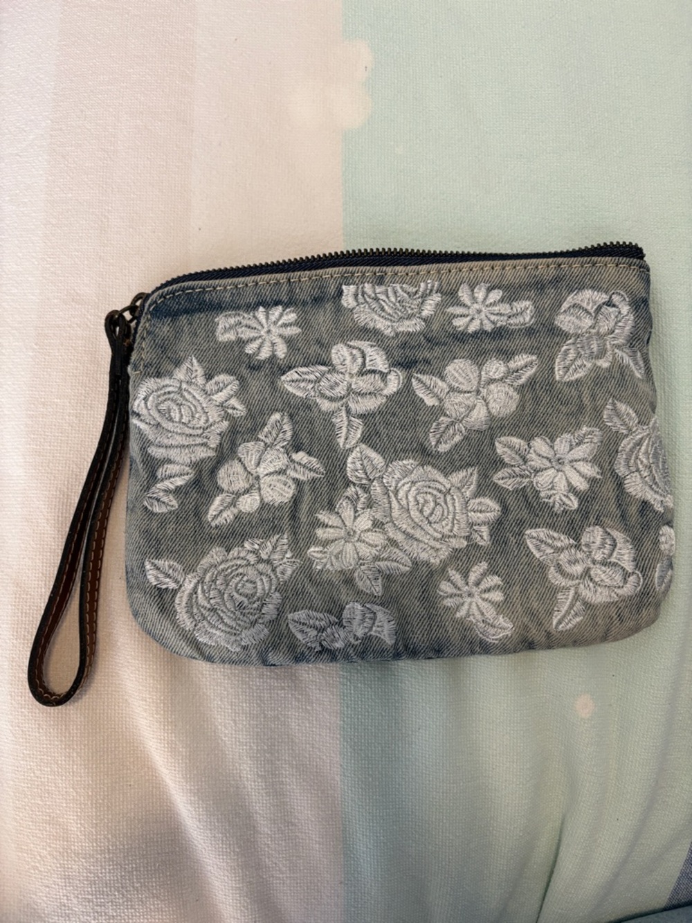 Patricia Nash Gray Floral Embroidered Wristlet - Picture 2 of 7